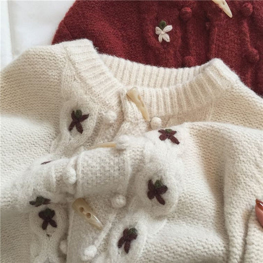 Lässiger gestrickter Blumen-Cardigan