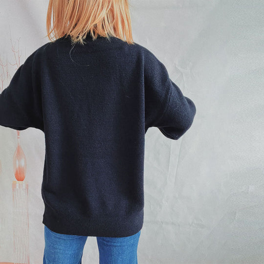 Lässiger Pullover aus einfarbigem Strick