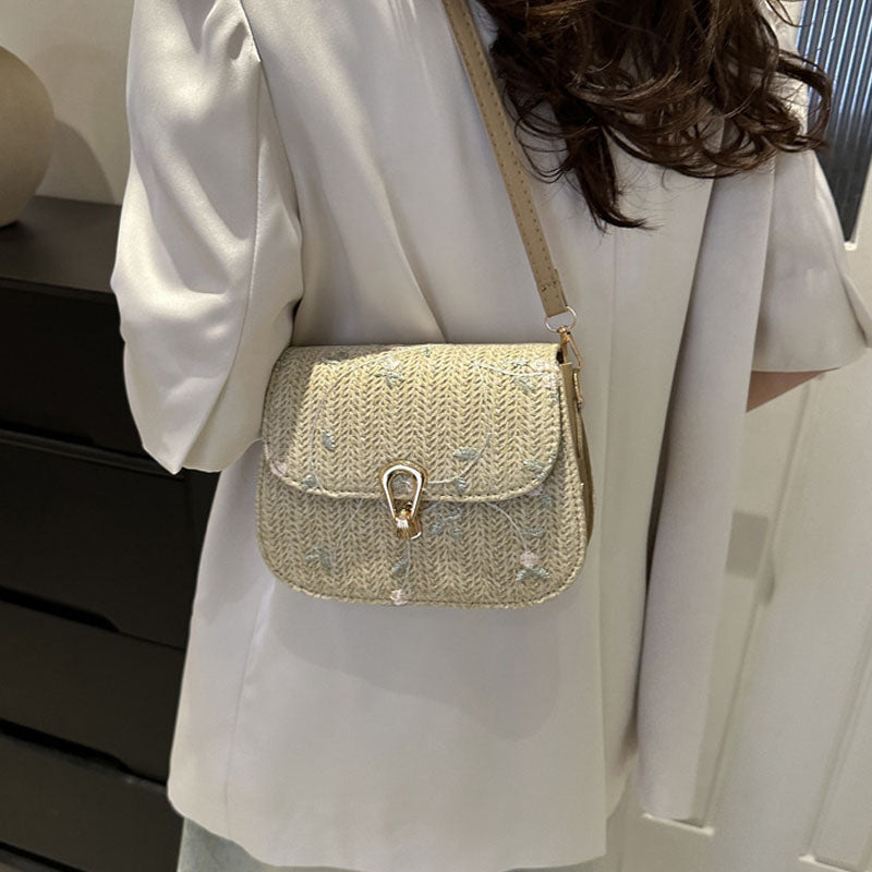 Lässiger Strohkoffer