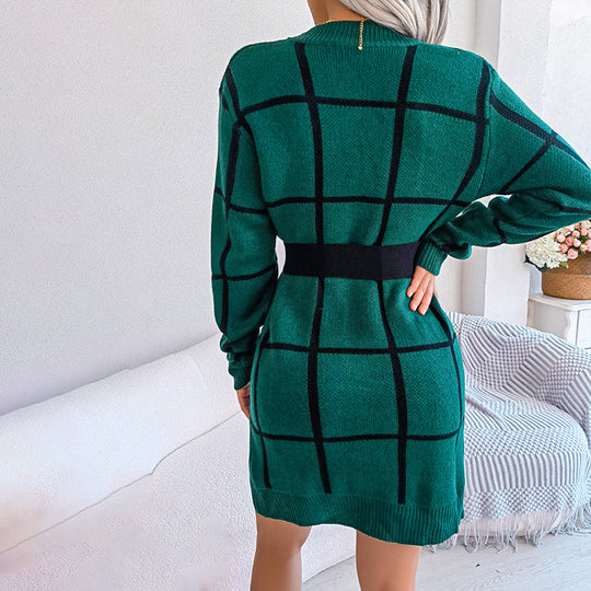 Lässiges gestricktes kariertes Kleid