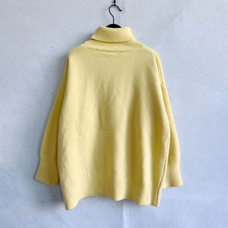 Lässiger Pullover aus einfarbigem Strick