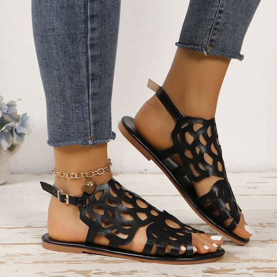 Sandalen mit flachen, geschnitzten Ethno-Designs