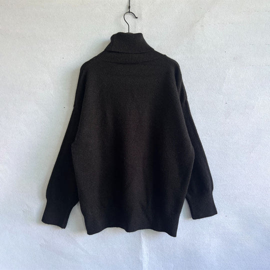 Lässiger Pullover aus einfarbigem Strick