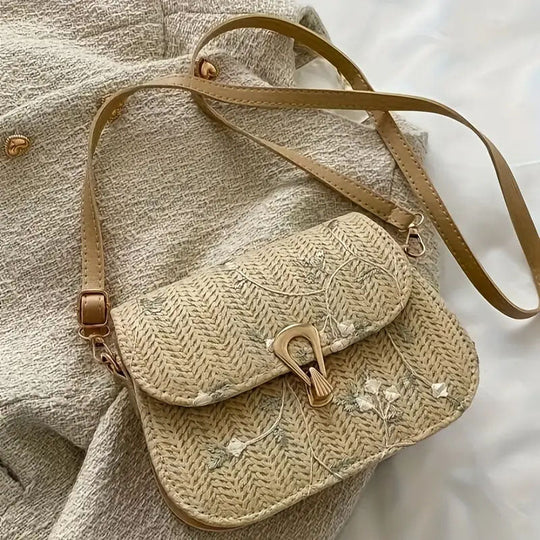 Lässiger Strohkoffer