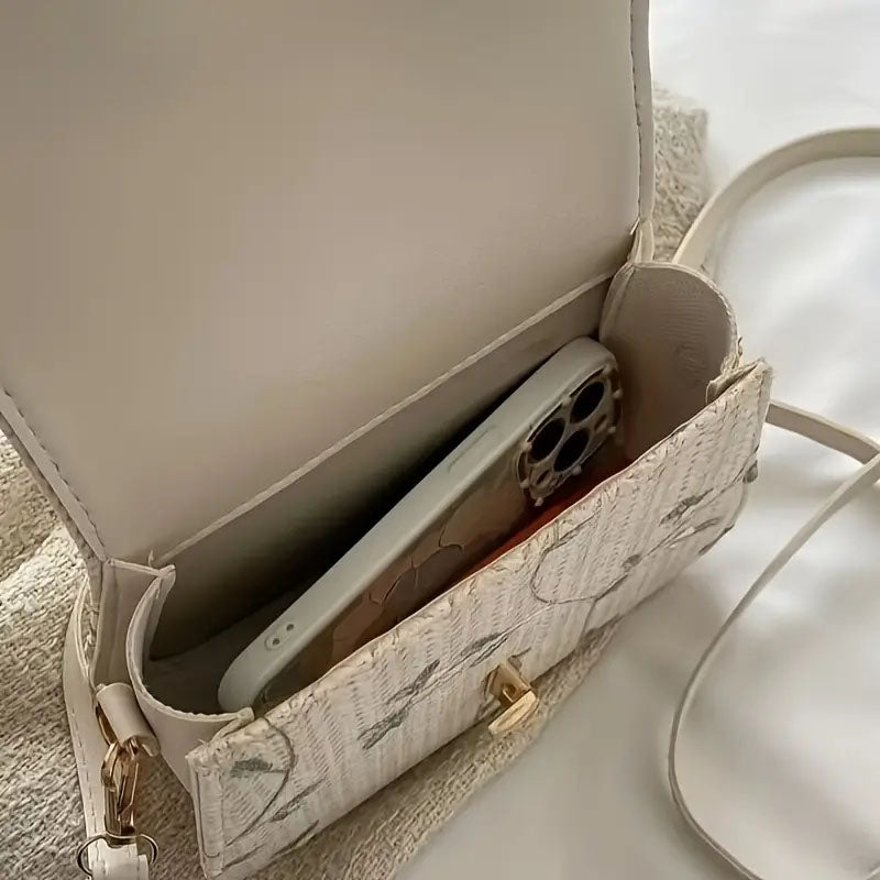 Lässiger Strohkoffer