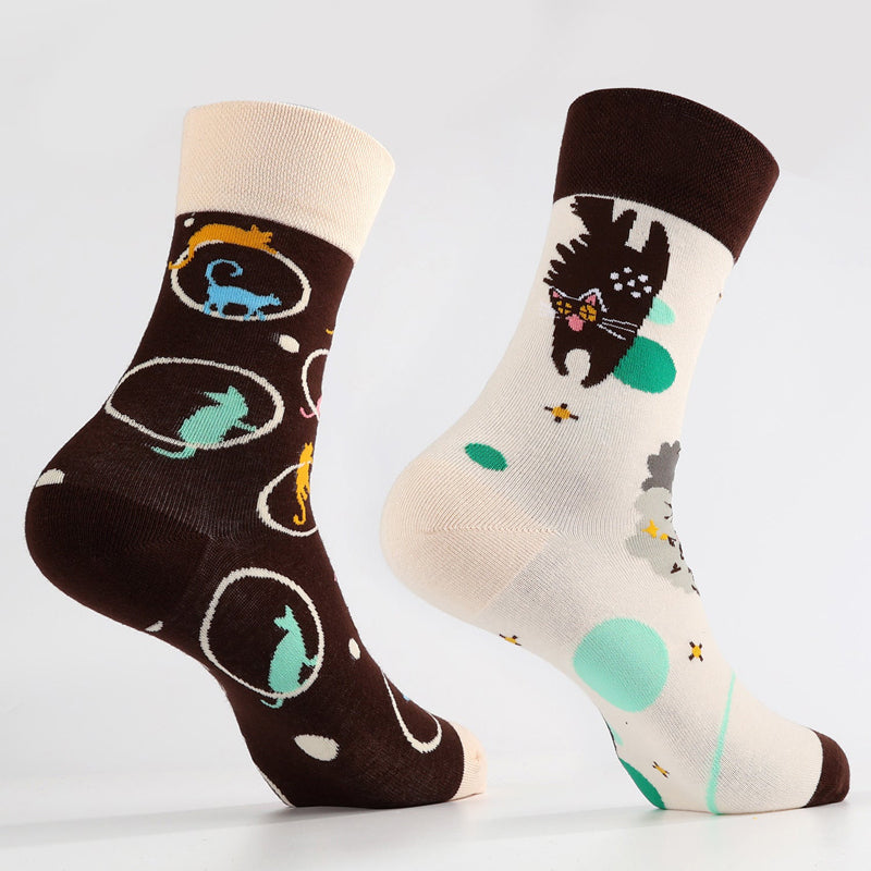 Asymmetrische Socken mit Tierdruck