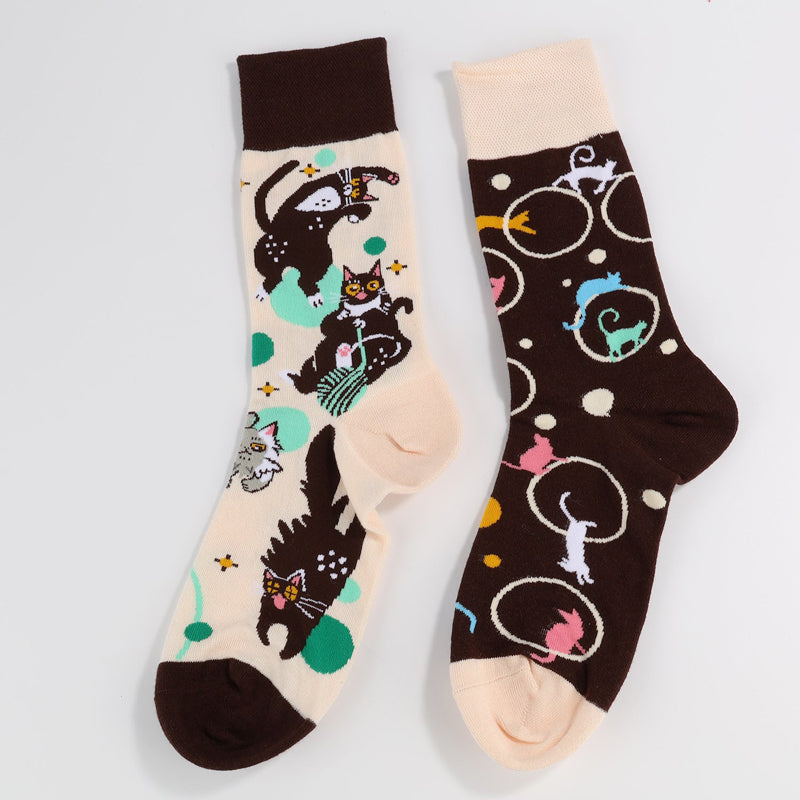 Asymmetrische Socken mit Tierdruck